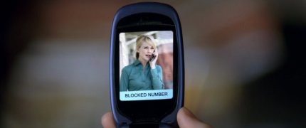 Thats my wallpaper! How did she get my phone? Cold_Case_S07E02_lilly_162
